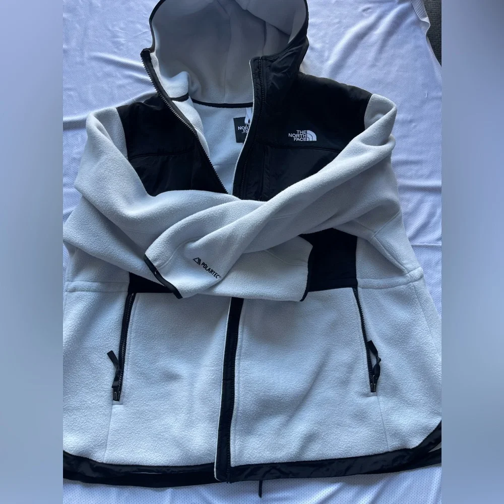 The North Face Denali Fleece Jacket with Hoodie NEW WITHOUT TAGS - Picture 4 of 12